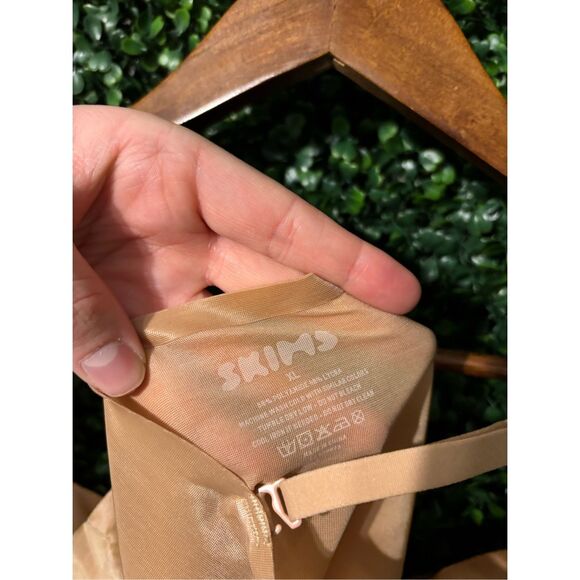 SKIMS NWT BARELY THERE SHAPEWEAR BODYSUIT IN CLAY SZ XL - Picture 5 of 5